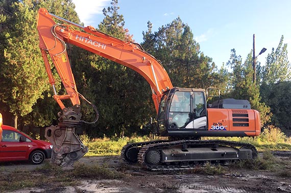 excavator hicachi portocaliu